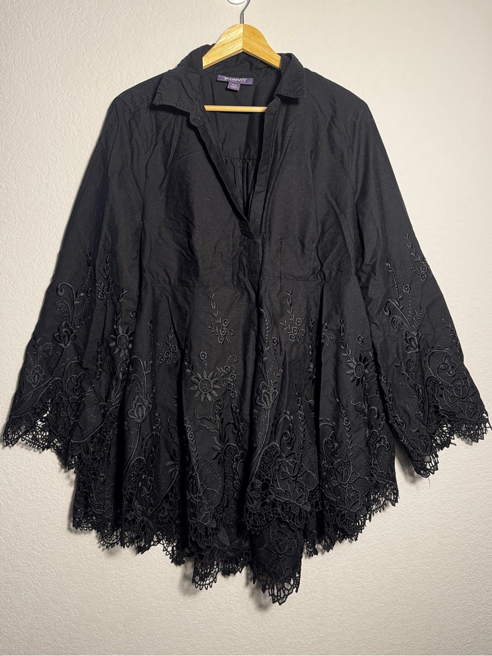Roaman's Black Lace top Size 20W high low hem witchy whimsigoth